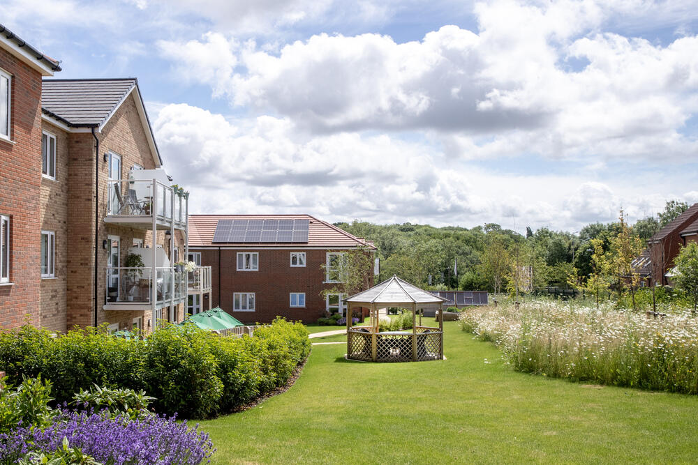 Main image of property: Barnsdale Drive,
Westcroft,
Milton Keynes,
MK4 4DU